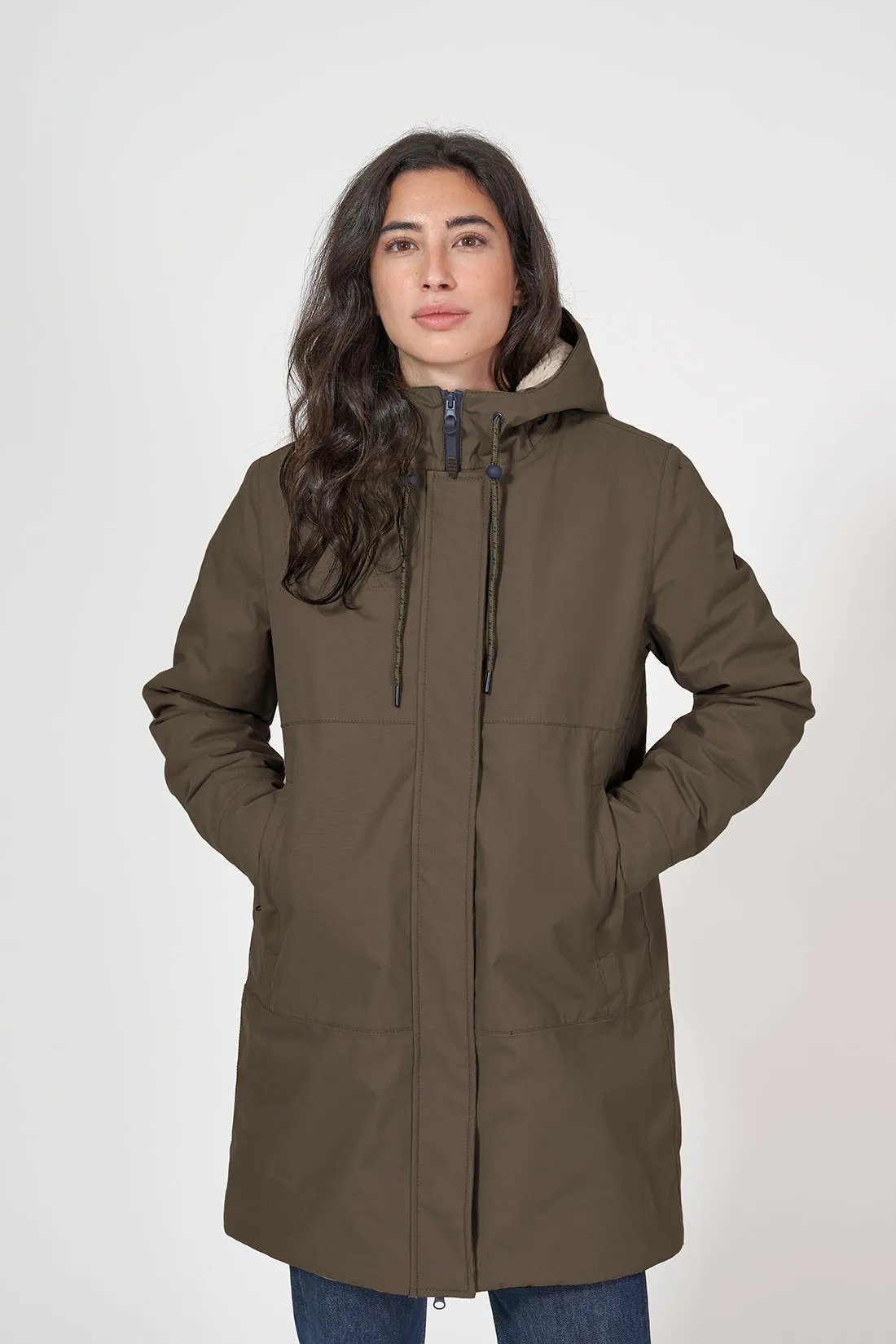 Abrigo de mujer impermeable con borreguito interior