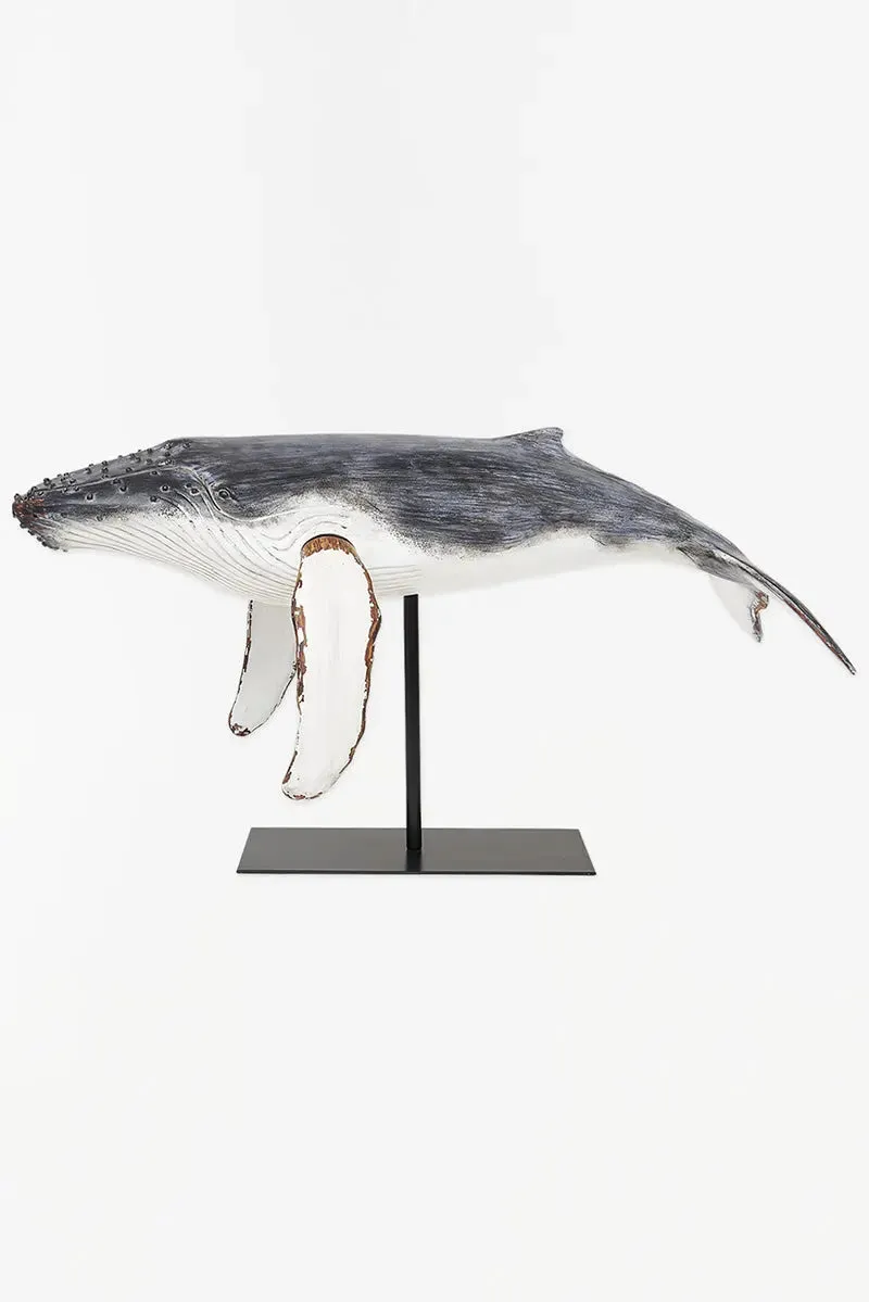 Ballena de resina con base de metal. 75x40 cm - D2281