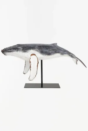 Ballena de resina con base de metal. 75x40 cm - D2281