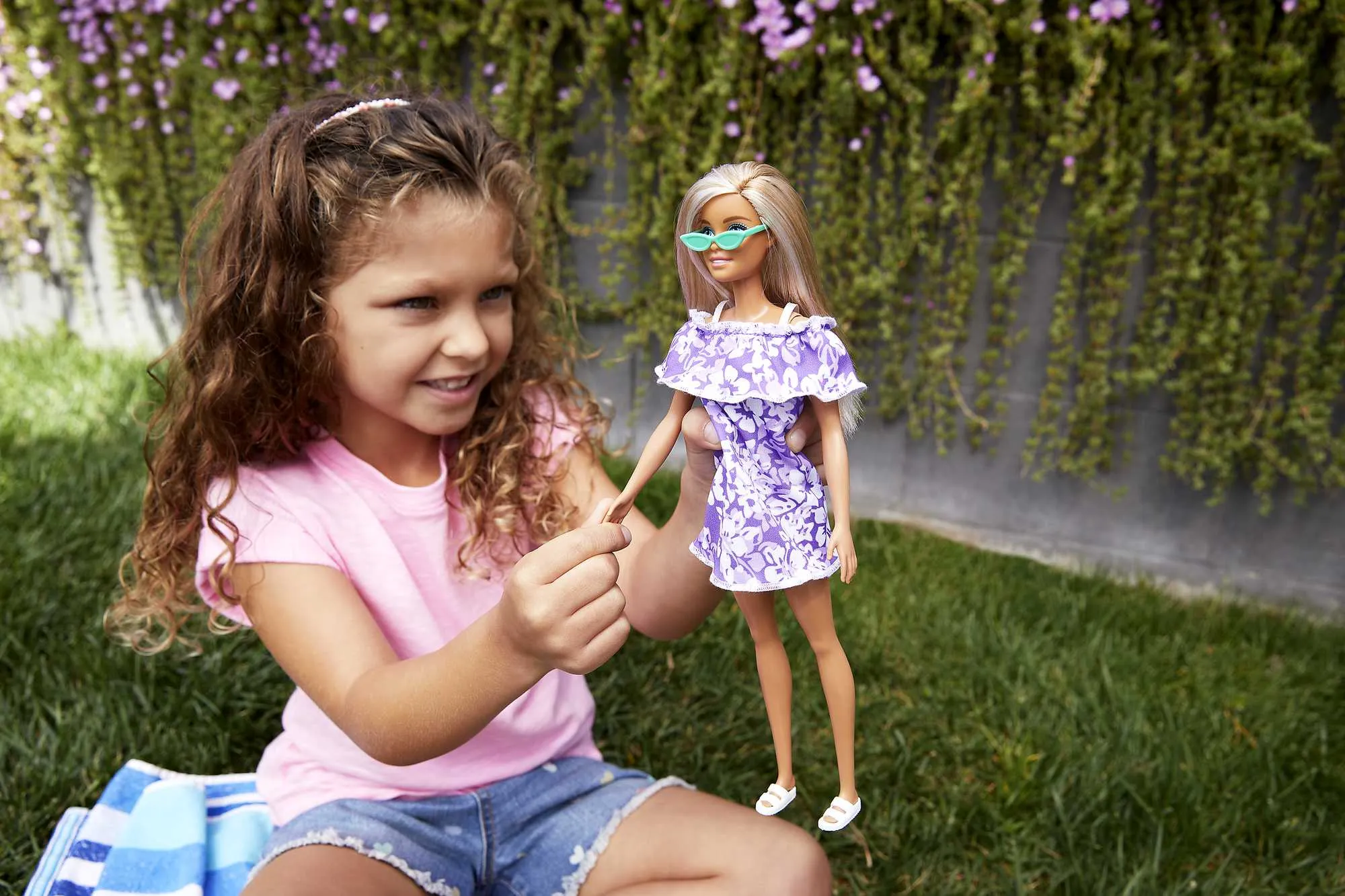 Barbie Fashion & Beauty Boneca Malibu Aniversário 50 Anos Vestido Flores