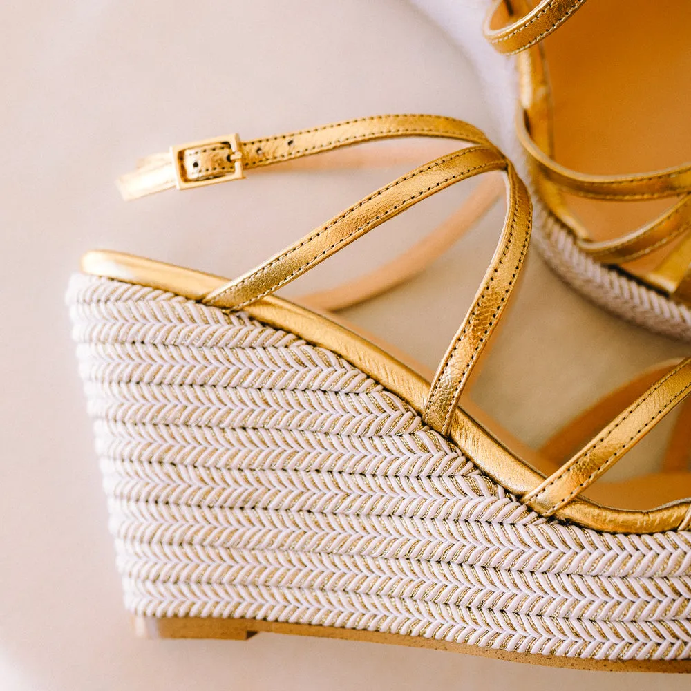 CUÑA BERTA PIEL LAMINADO ORO 8,5 CM