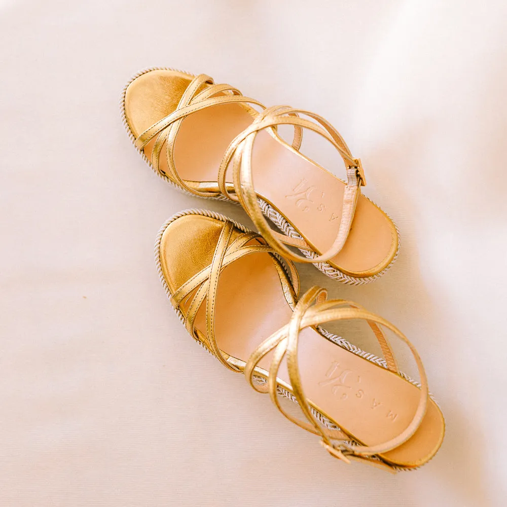 CUÑA BERTA PIEL LAMINADO ORO 8,5 CM