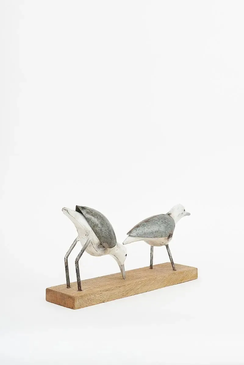 Dos pájaros de metal reciclado