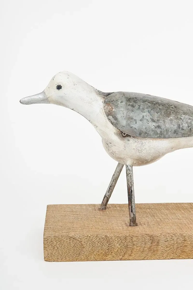 Dos pájaros de metal reciclado